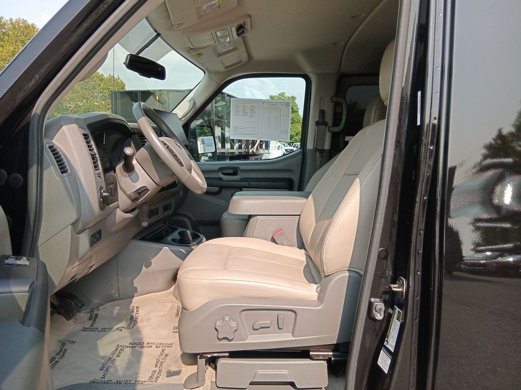 2018 Nissan NV Passenger NV3500 HD SL V8