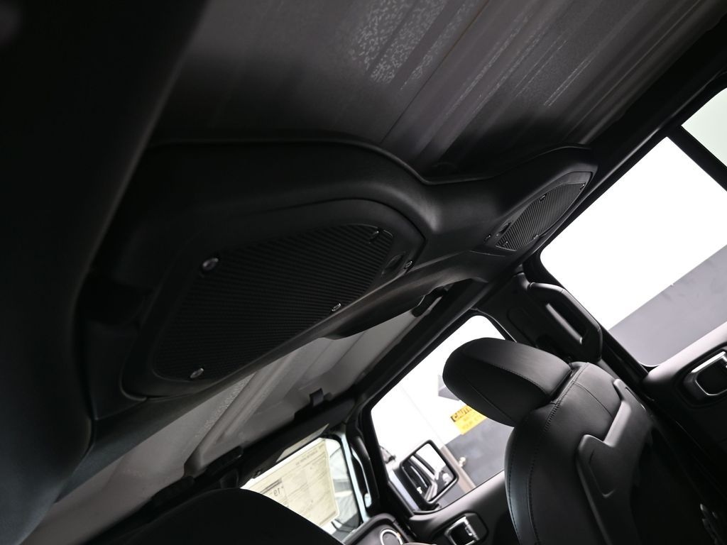 Used 2025 Black Clearcoat Jeep High Tide image 36