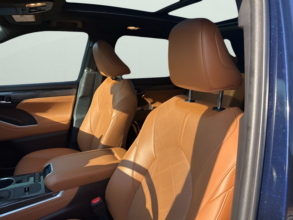 Used Car 2022 Toyota Highlander  Platinum For Sale Under $40,000 In Austin, Texas