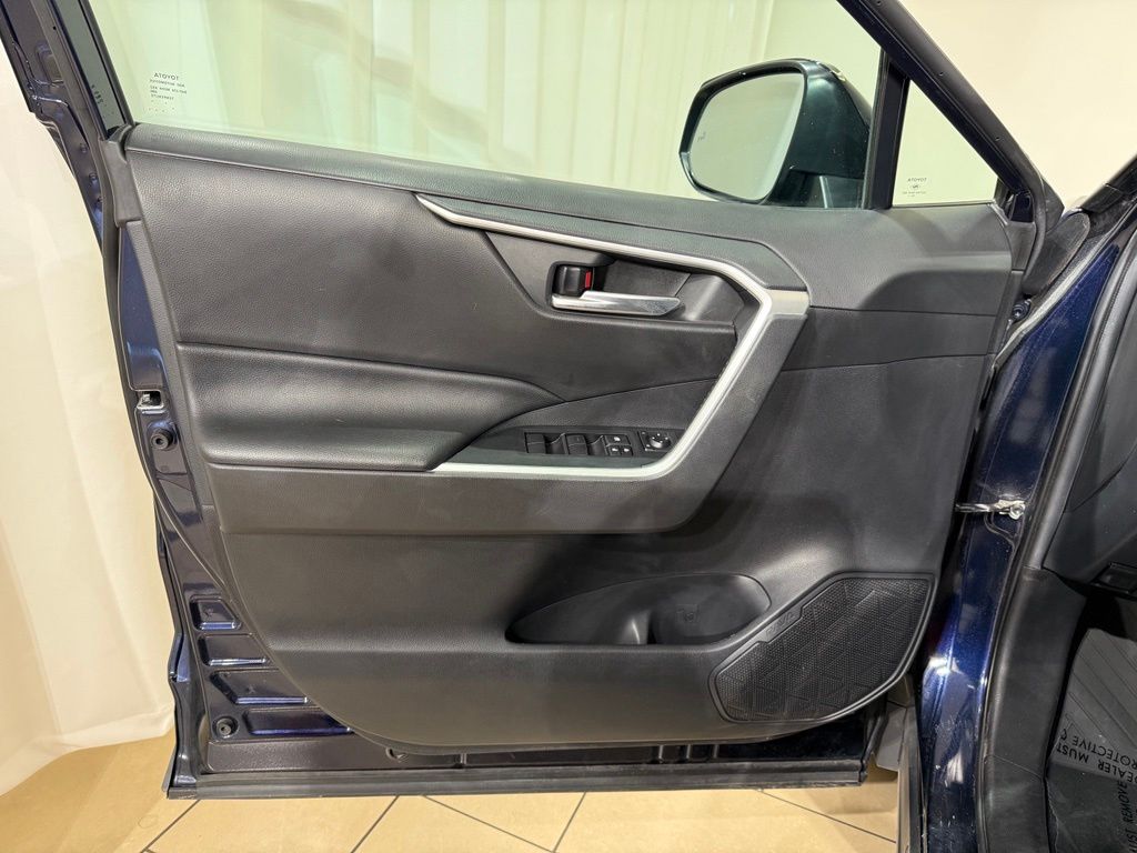 Thumbnail: 2020 Toyota RAV4 - 15