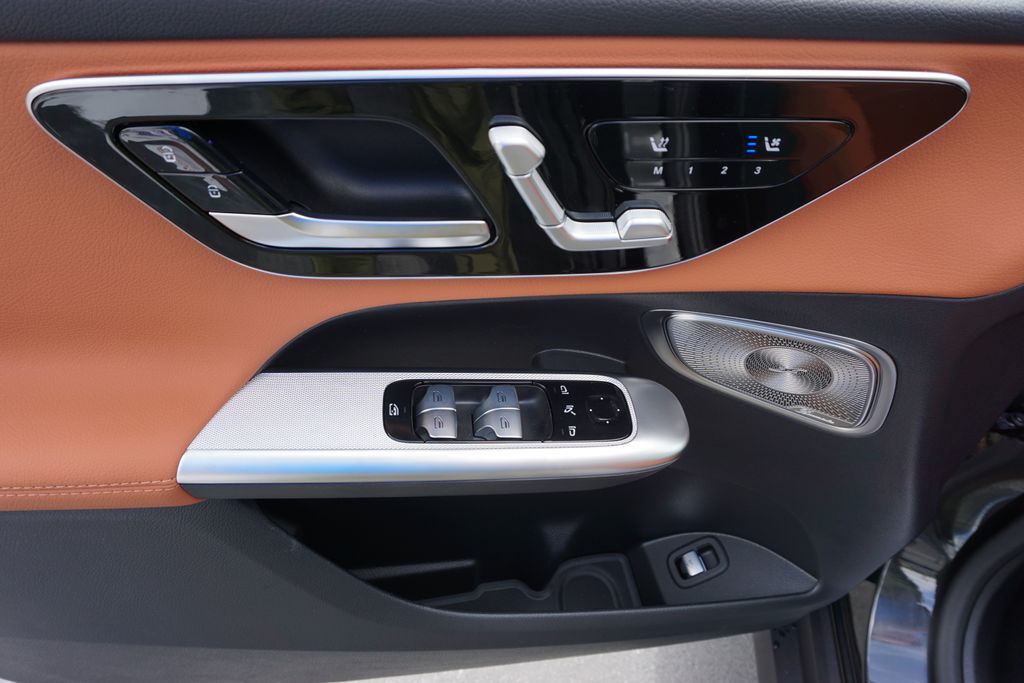 2025 Mercedes-Benz GLC 300 16