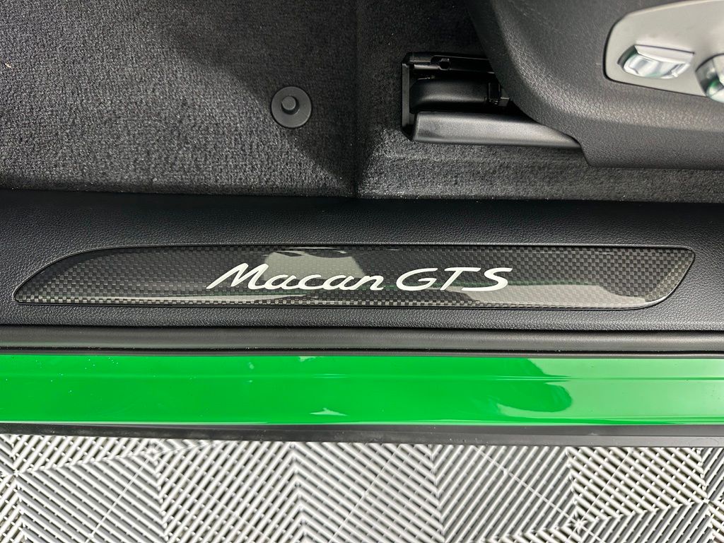 Thumbnail: 2026 Porsche Macan - 21