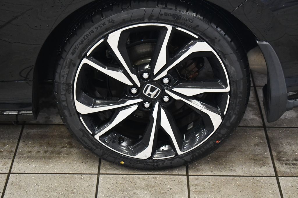 Thumbnail: 2017 Honda Civic - 13