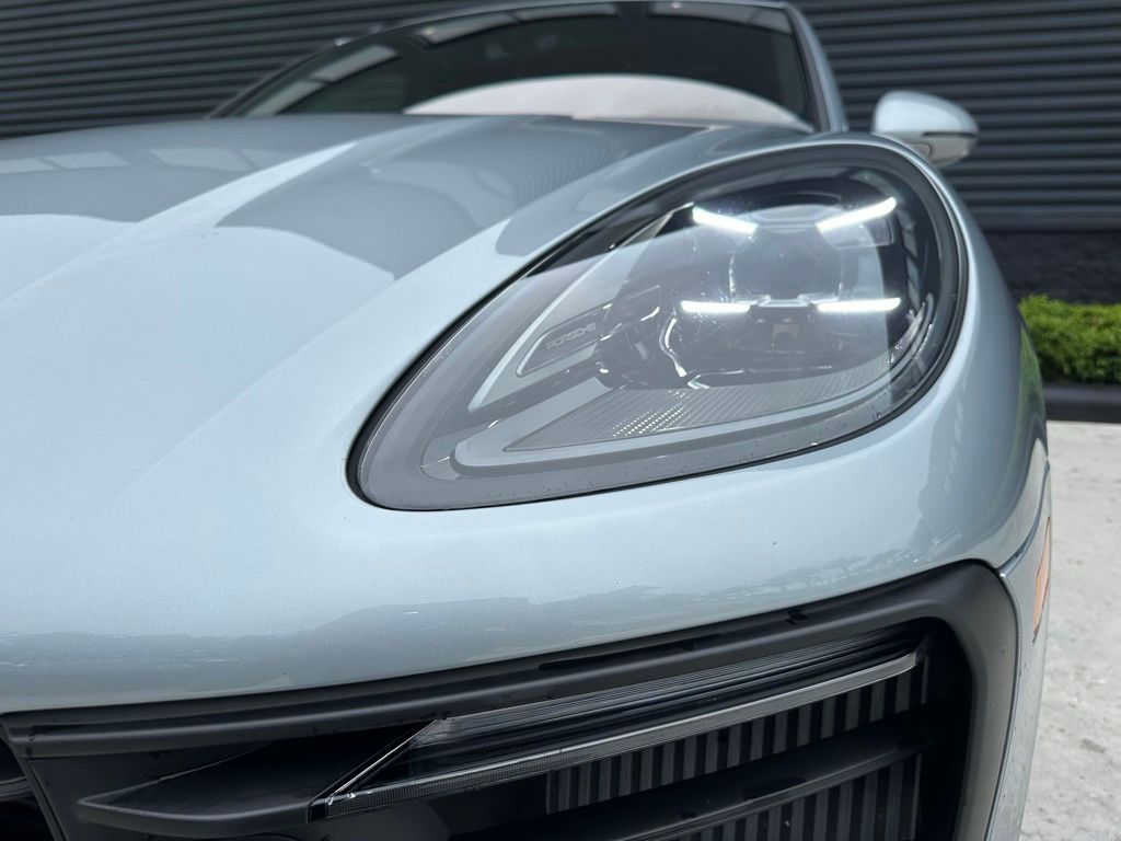 Thumbnail: 2025 Porsche Macan - 9