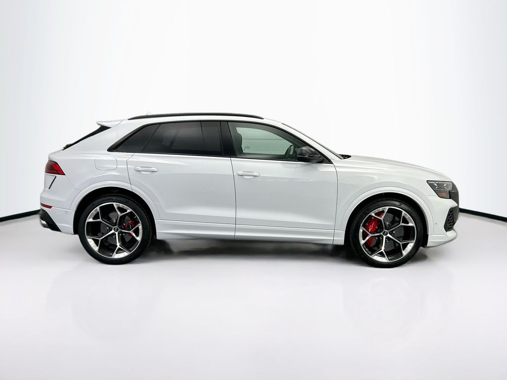 Thumbnail: 2026 Audi RS Q8 - 4