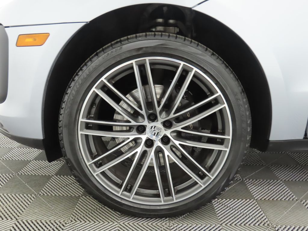 Thumbnail: 2025 Porsche Macan - 31