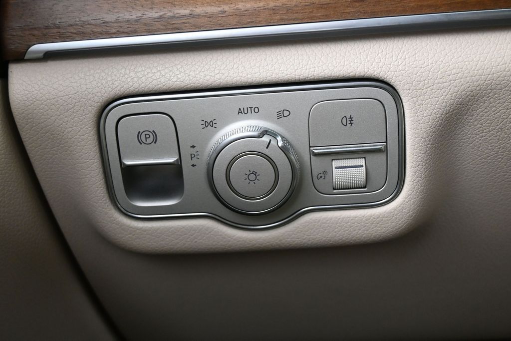 Used 2022 Gold Mercedes-Benz GLE 350 image 16