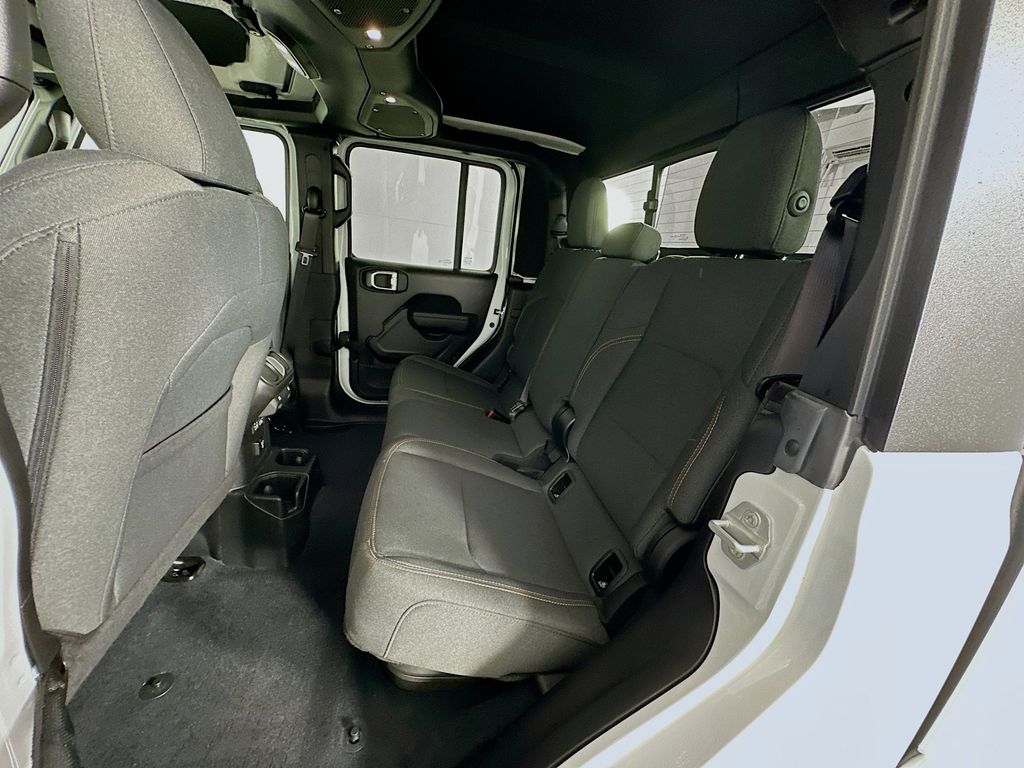 Thumbnail: 2024 Jeep Gladiator - 23