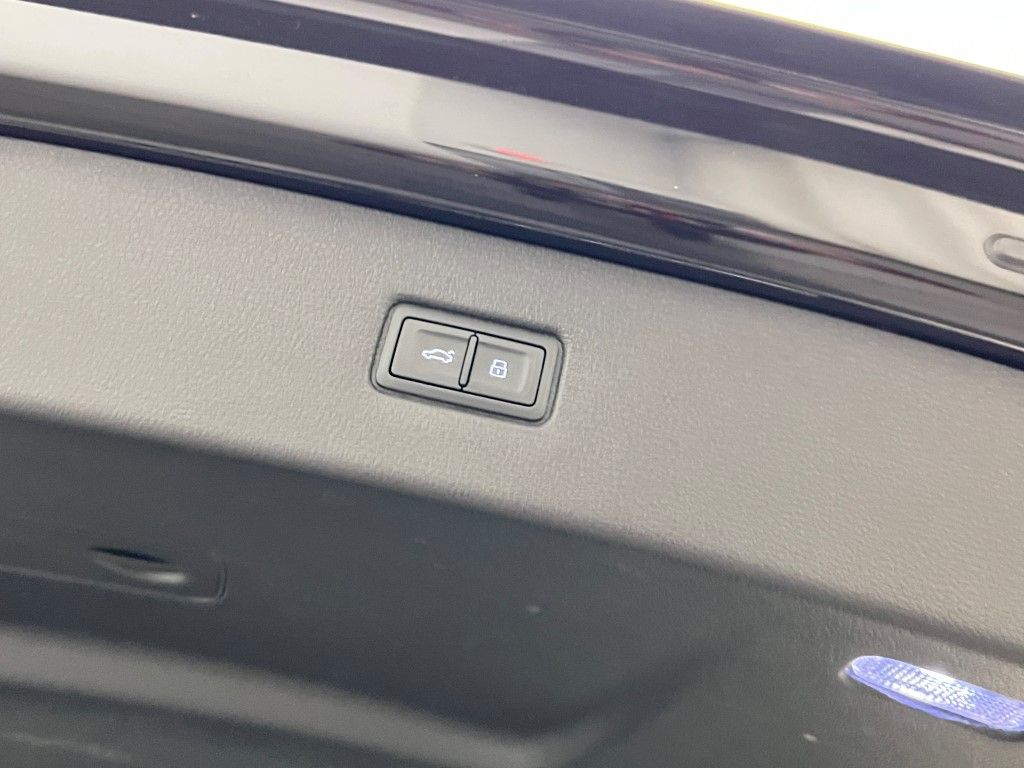 Thumbnail: 2024 Audi SQ7 - 8