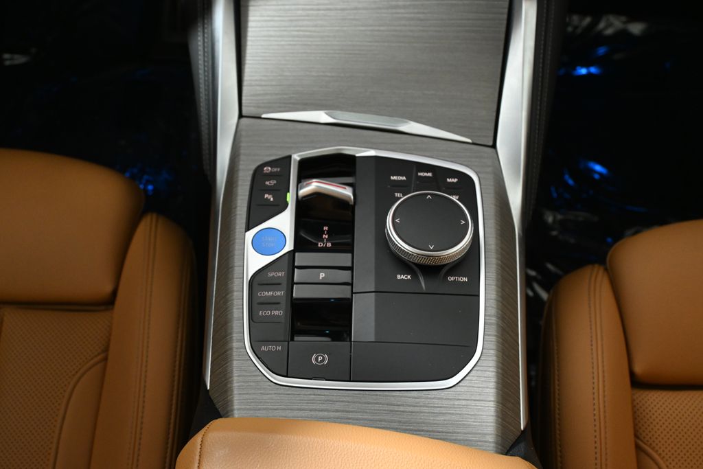 Thumbnail: 2025 BMW i4 - 24