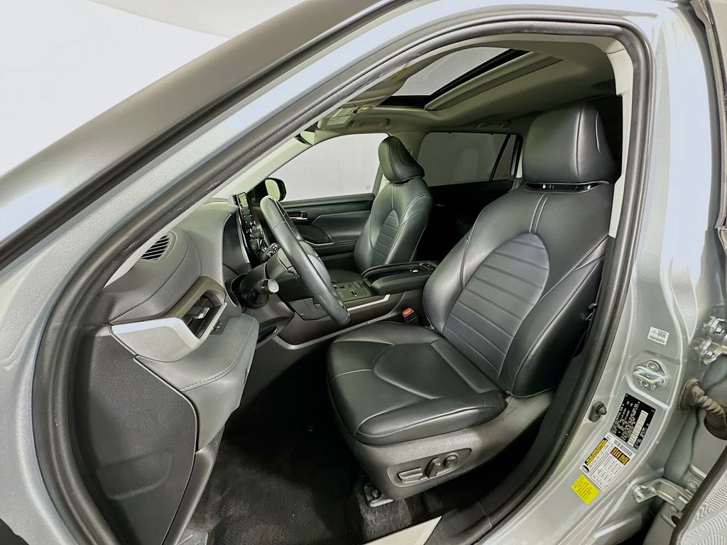 Thumbnail: 2022 Toyota Highlander - 20