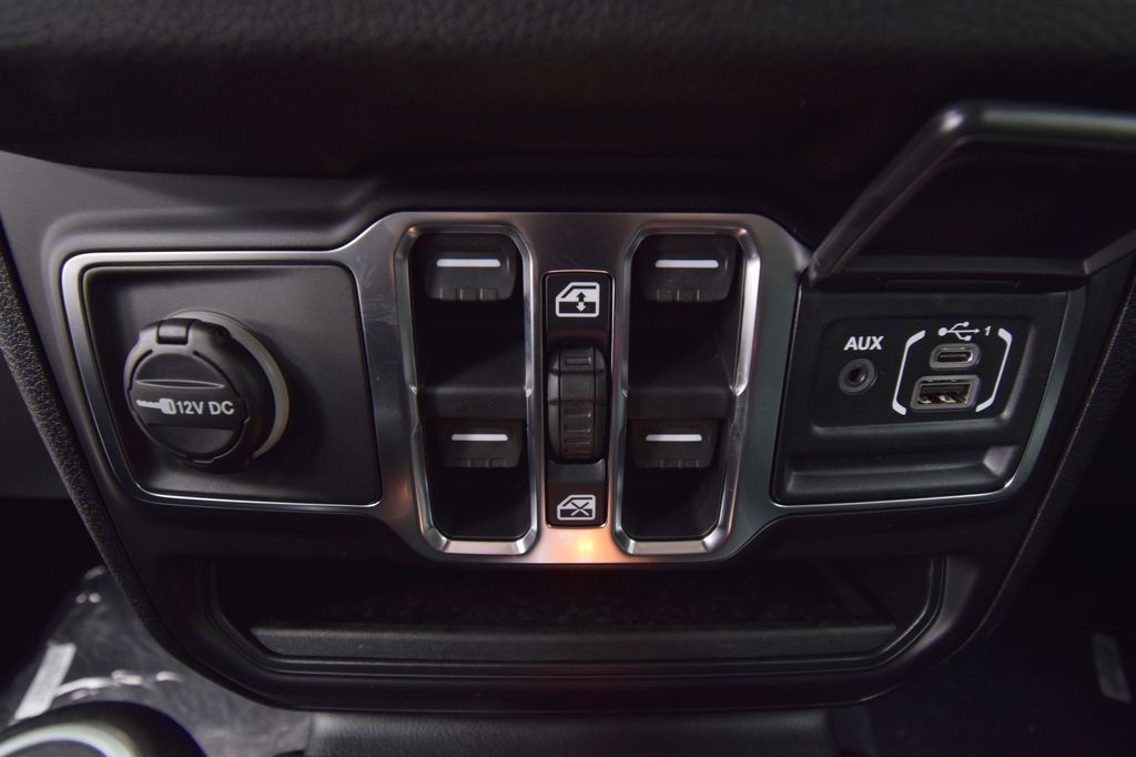 new 2026 Jeep Gladiator car, priced at $42,034