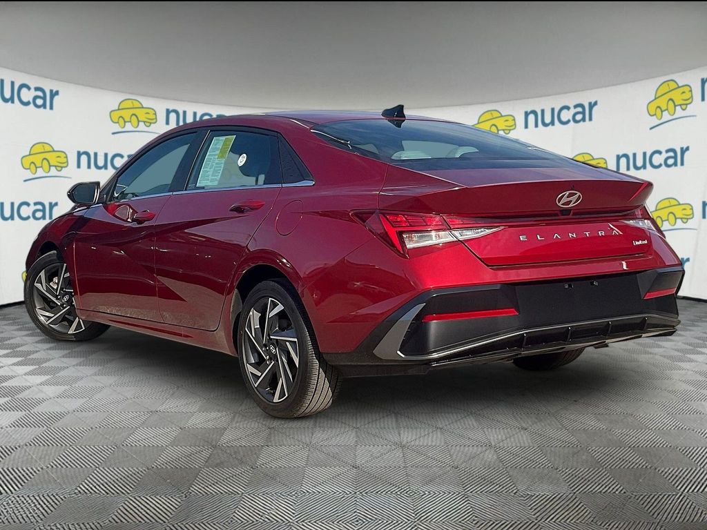 2025 Hyundai Elantra — photo 4