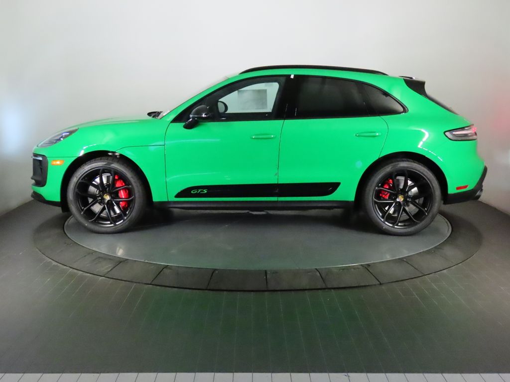 Thumbnail: 2026 Porsche Macan - 2