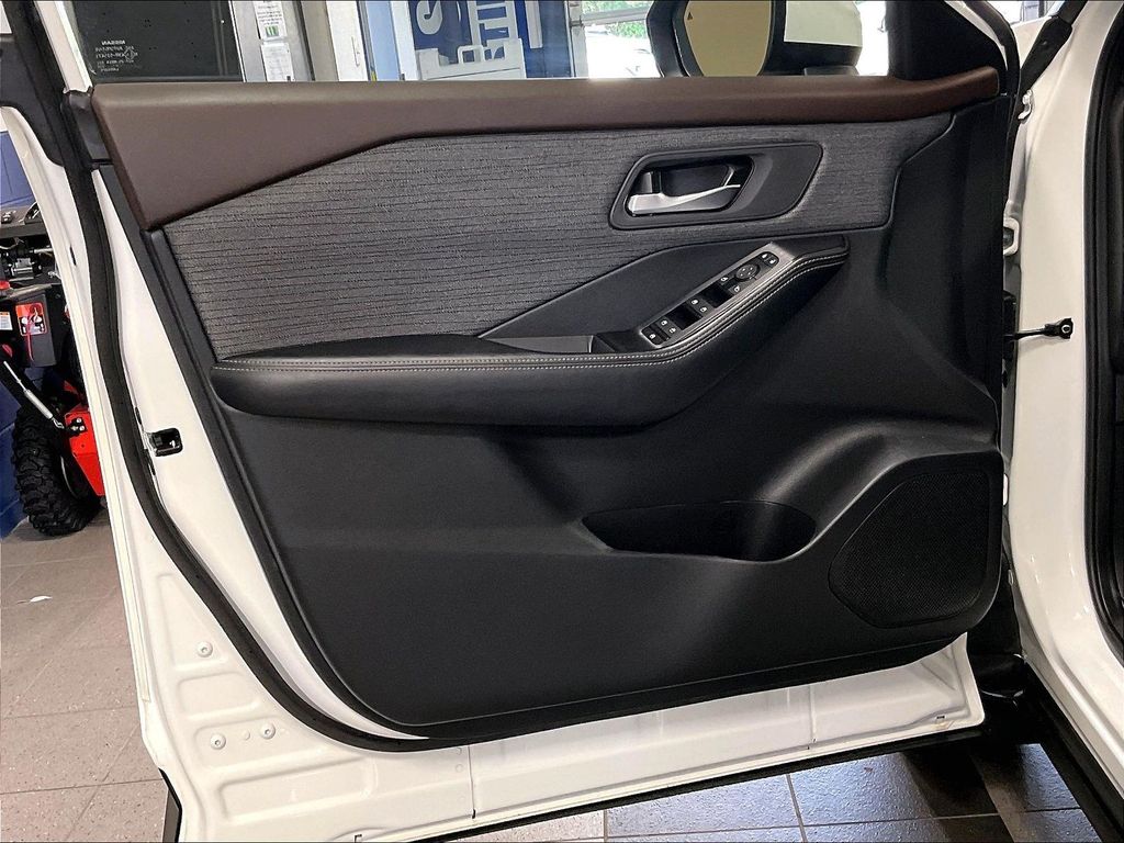 2023 Nissan Rogue — photo 9