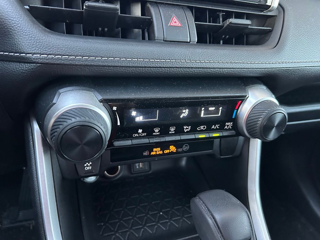 Thumbnail: 2023 Toyota RAV4 - 25