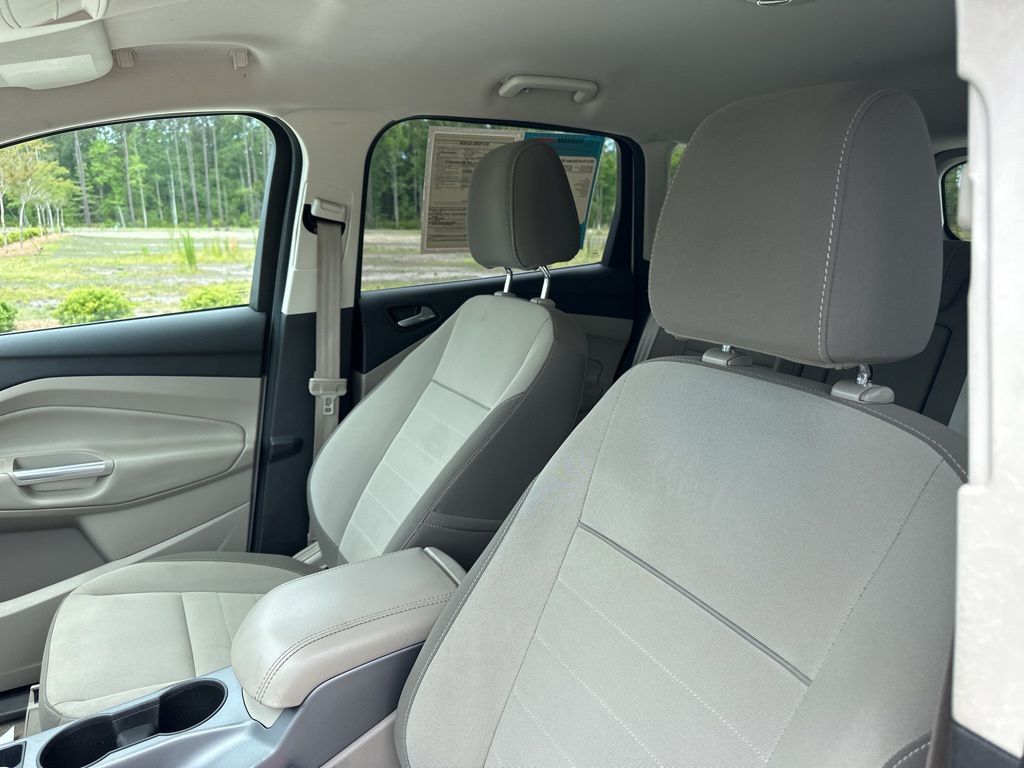 2014 Oxford White Ford Escape SE 4X4 SUV