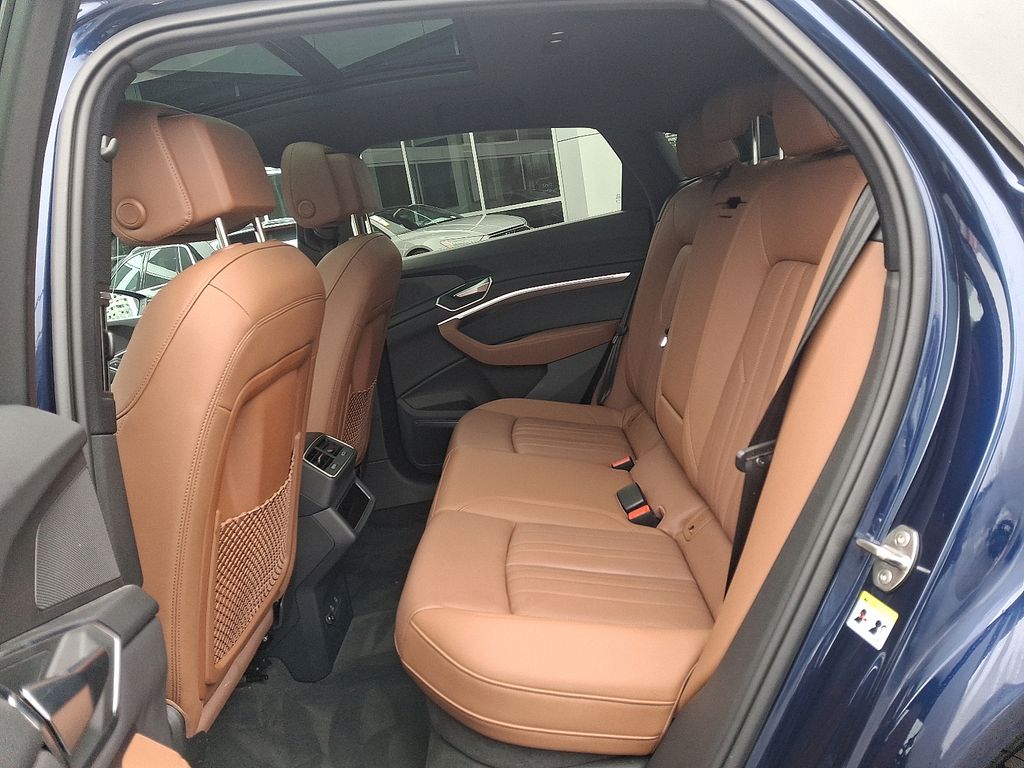 Thumbnail: 2023 Audi e-tron GT - 10