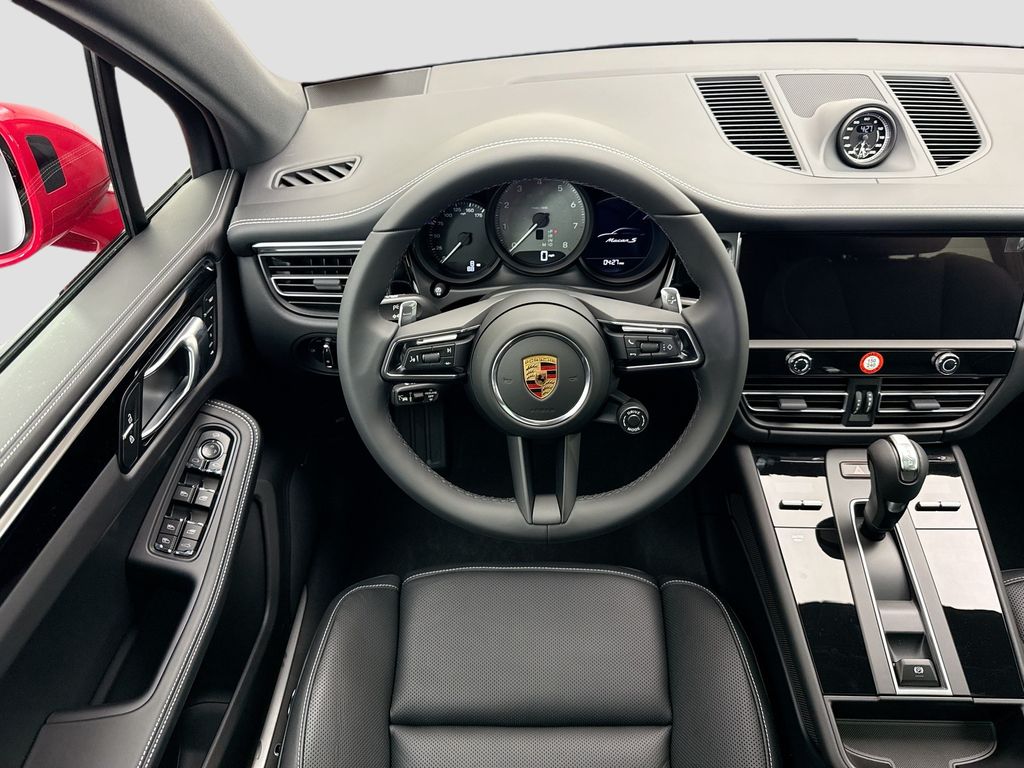 Thumbnail: 2026 Porsche Macan - 13