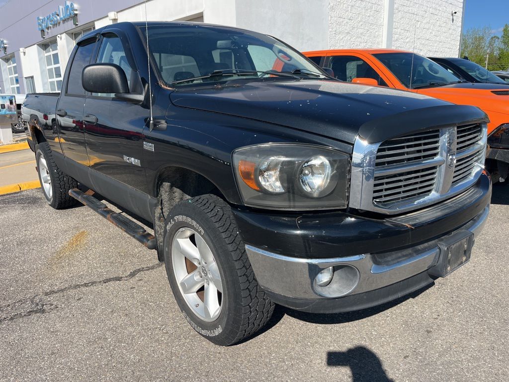 Brilliant Black Crystal Pearlcoat 2008 Dodge RAM 1500 SLT Quad Cab 4WD Pickup Truck Four-Wheel Drive 5-Speed Automatic