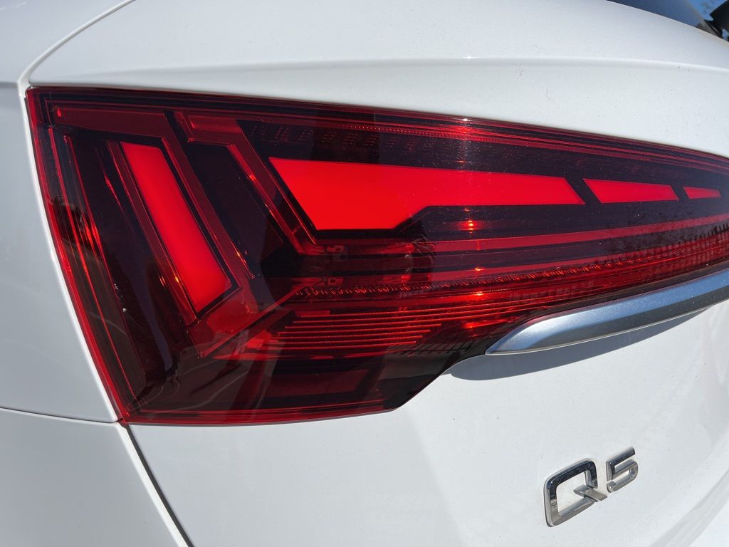 Thumbnail: 2023 Audi Q5 - 7