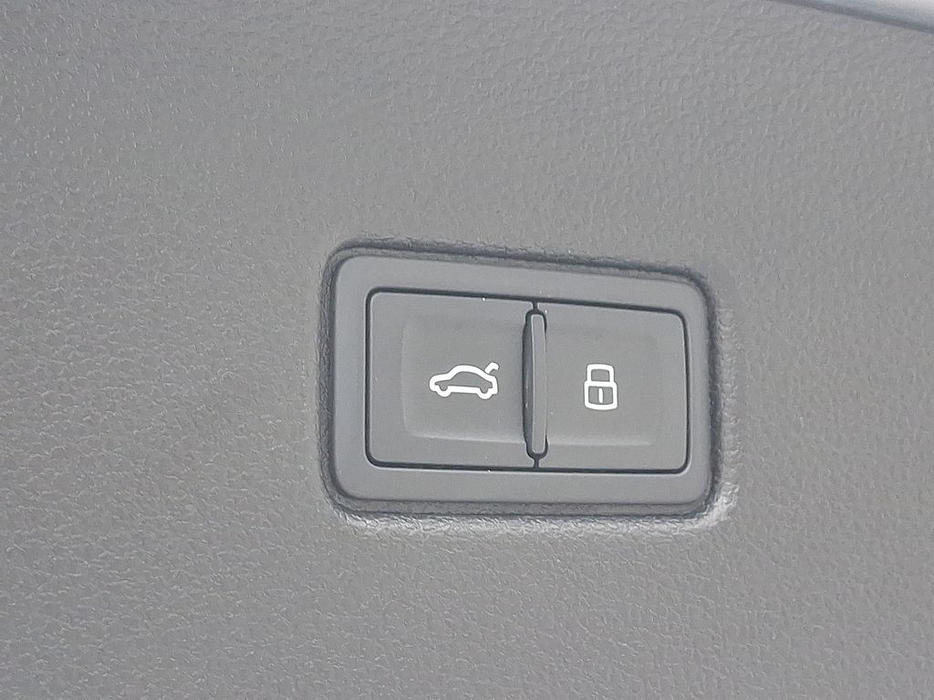 Thumbnail: 2023 Audi SQ5 - 28