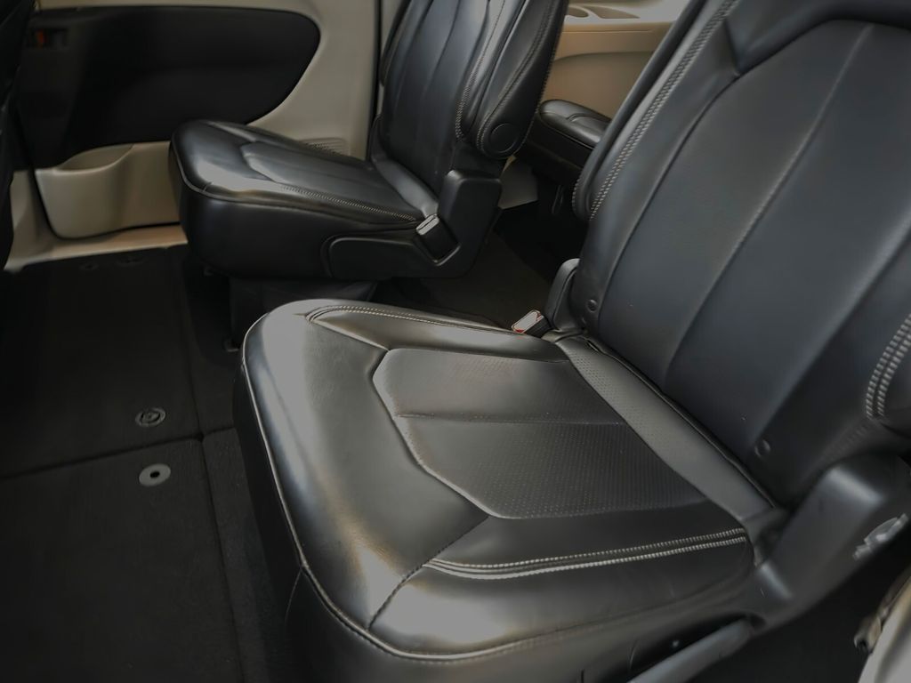 Used 2024 Chrysler Pacifica Van