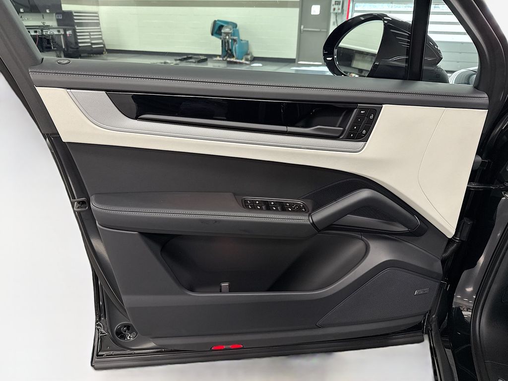 Thumbnail: 2026 Porsche Cayenne - 24