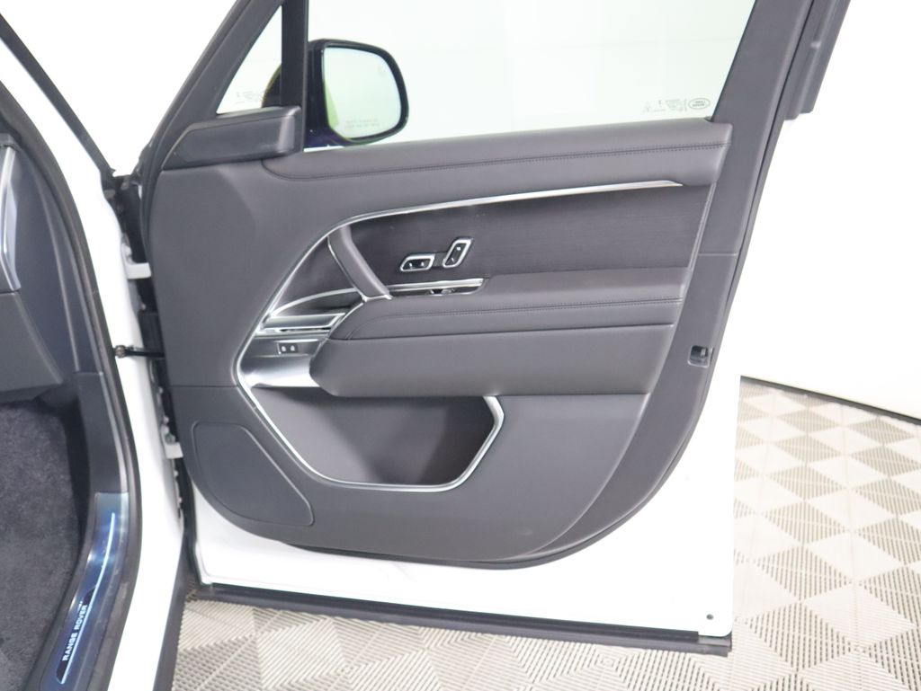 Thumbnail: 2025 Land Rover Range Rover - 27