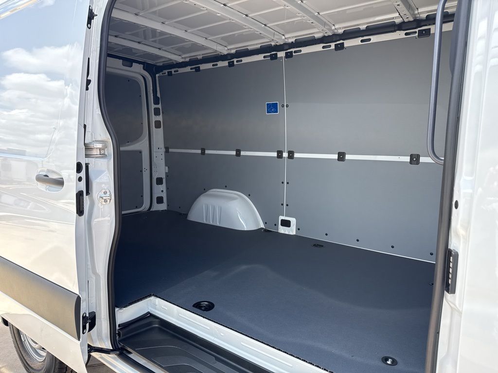 Thumbnail: 2025 Mercedes-Benz Sprinter - 24