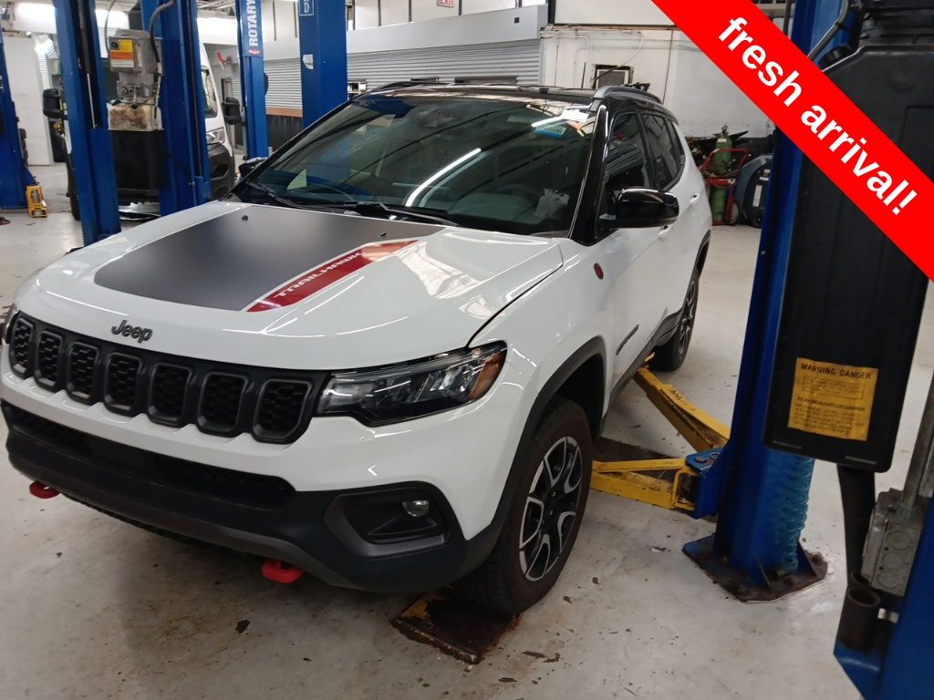 Bright White Clearcoat 2024 Jeep Compass Trailhawk 4WD SUV / Crossover Four-Wheel Drive 8-Speed Automatic