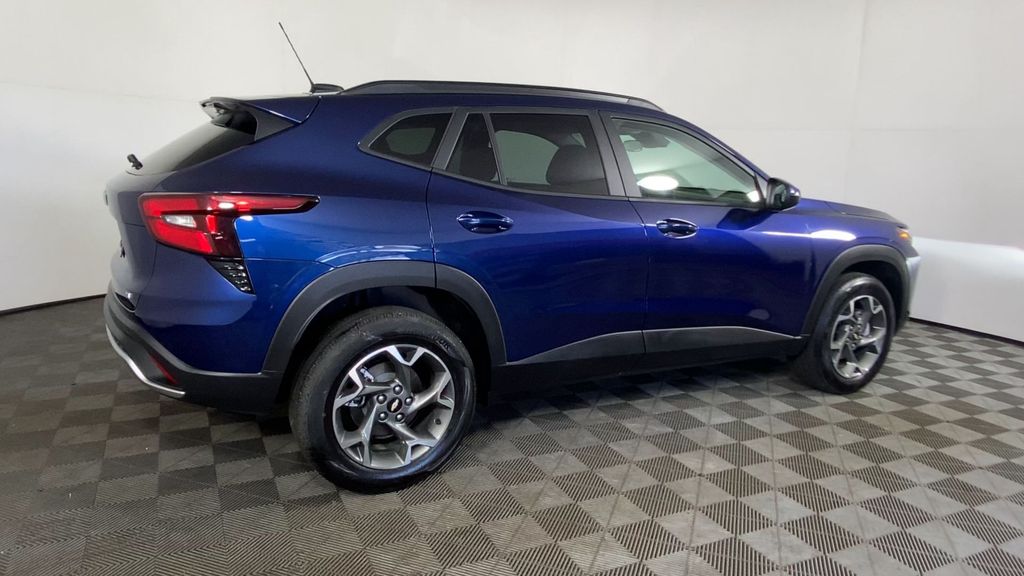 2024 Chevrolet Trax LT 9