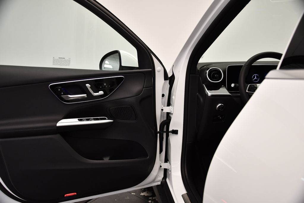 Thumbnail: 2025 Mercedes-Benz GLC - 31