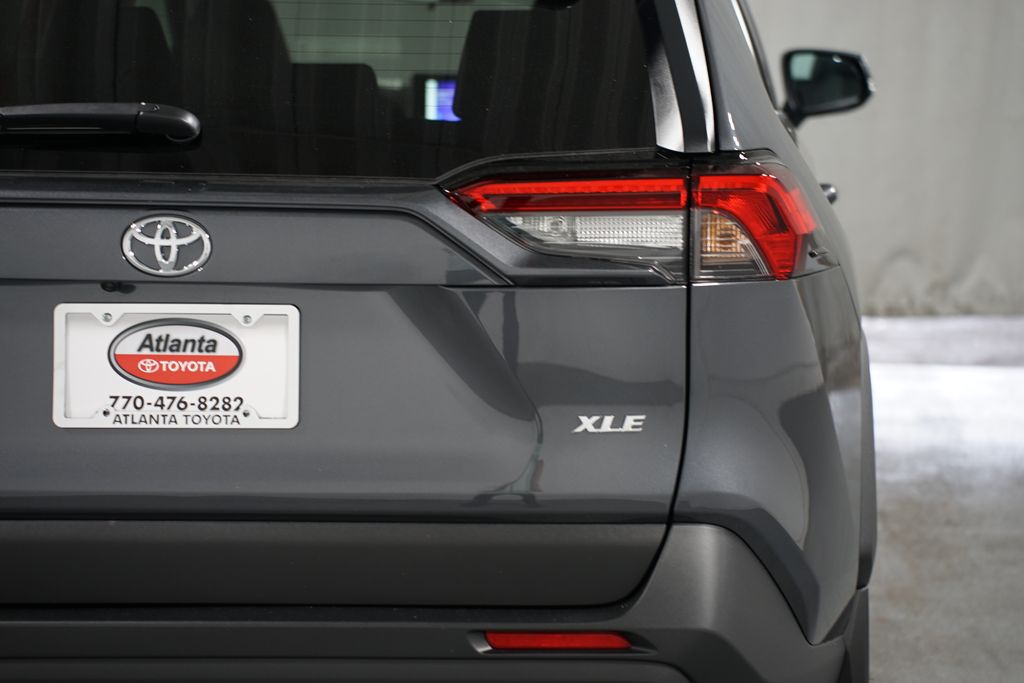 2025 Toyota RAV4 XLE 10