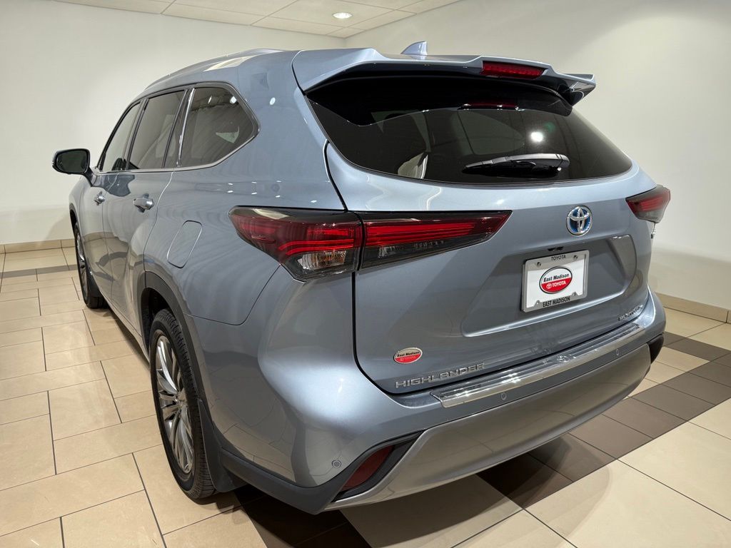 Thumbnail: 2024 Toyota Highlander - 3