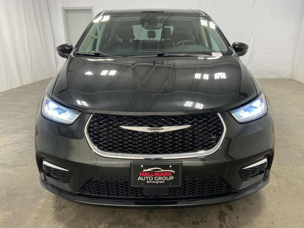 2023 Chrysler Pacifica Touring L photo 6