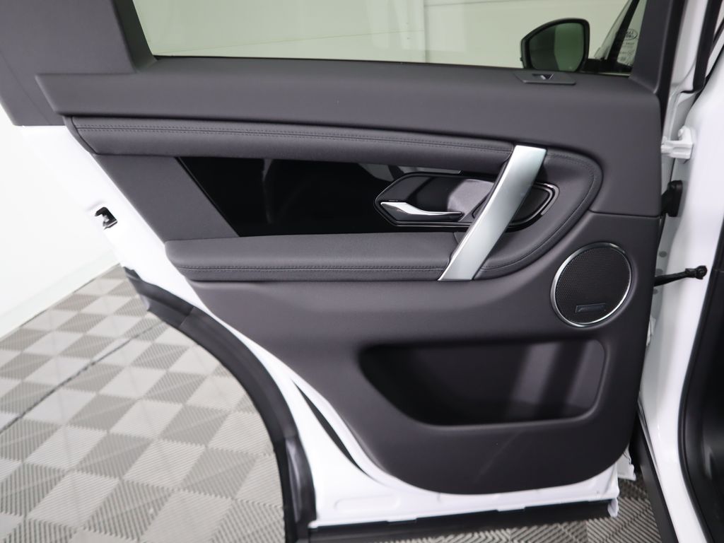 Thumbnail: 2024 Land Rover Discovery Sport - 27