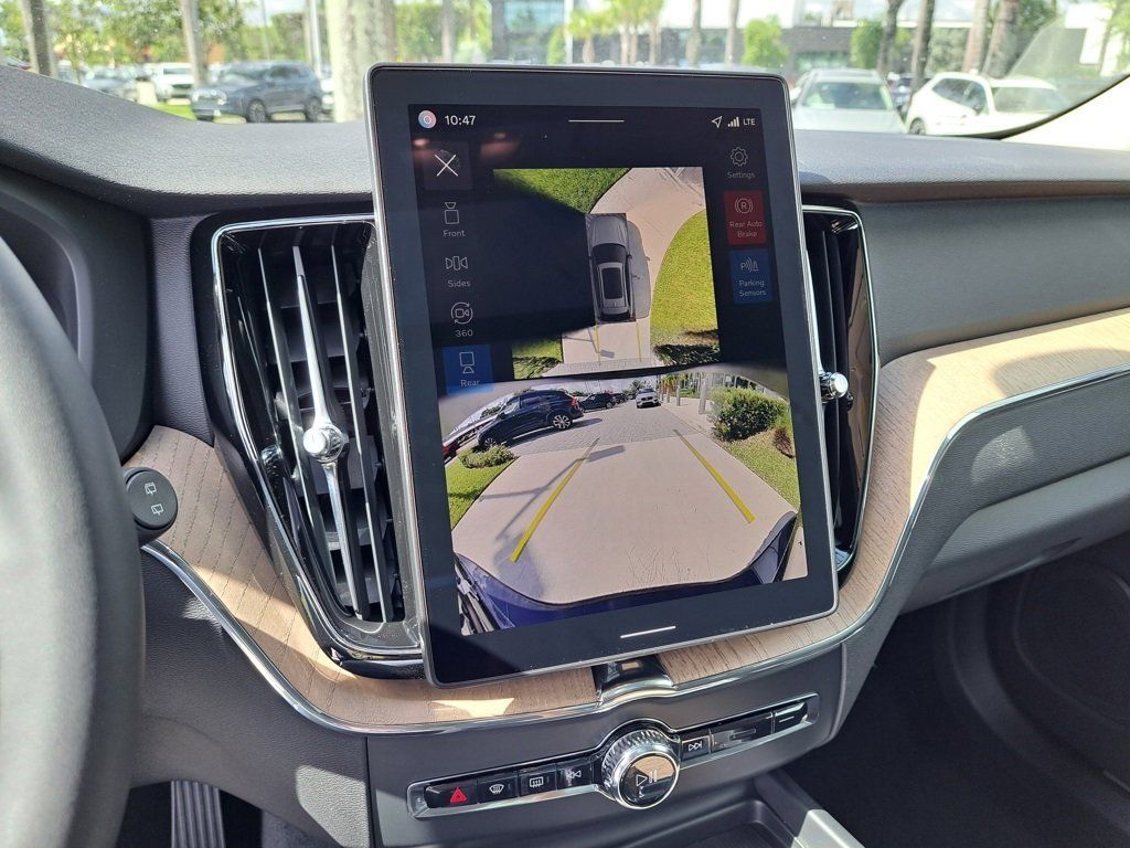 2026 Volvo XC60 Plus - Photo 8