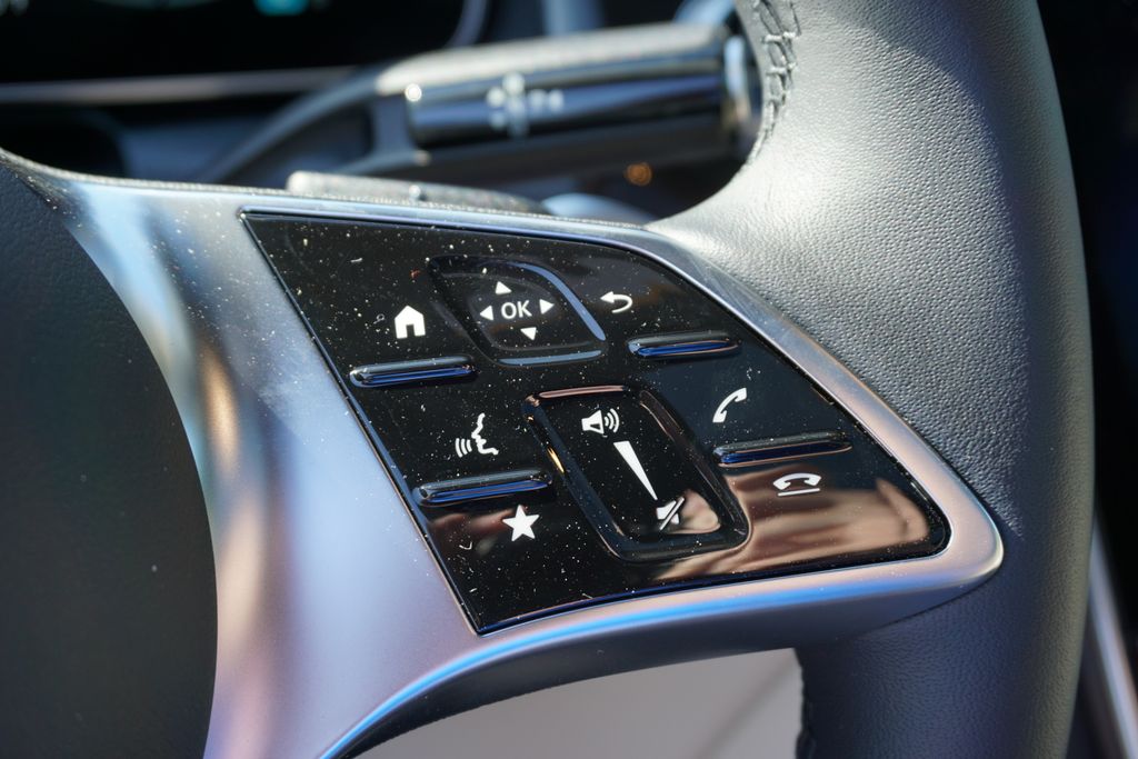 2025 Mercedes-Benz GLC 300 25