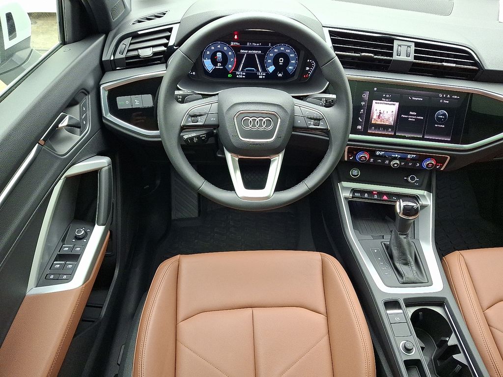 Thumbnail: 2025 Audi Q3 - 11