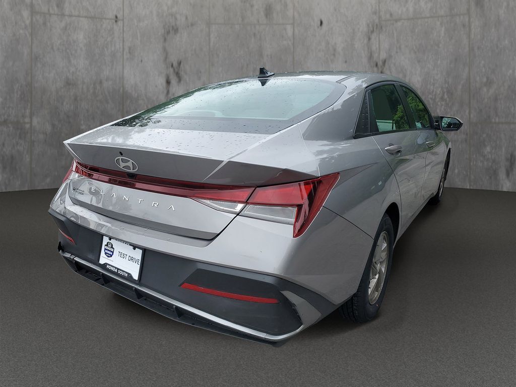 Used 2025 Hyundai Elantra Sedan