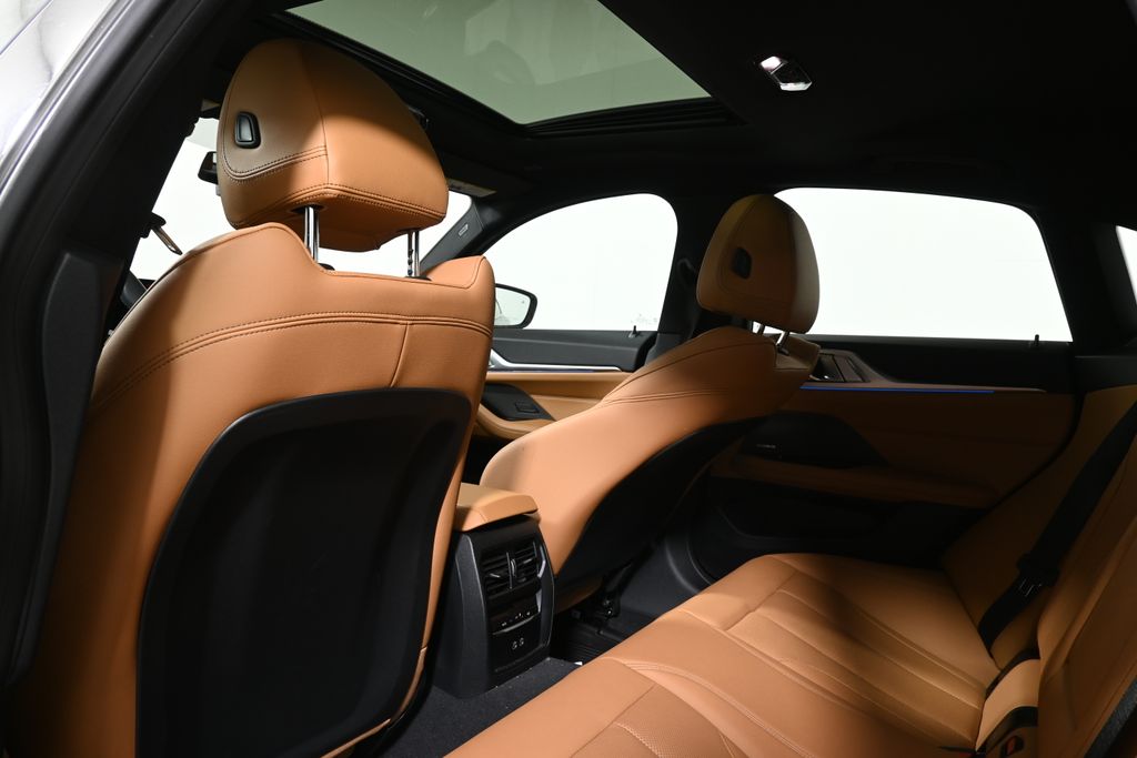 Thumbnail: 2025 BMW i4 - 7