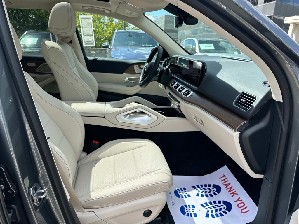 Thumbnail: 2026 Mercedes-Benz GLE - 16