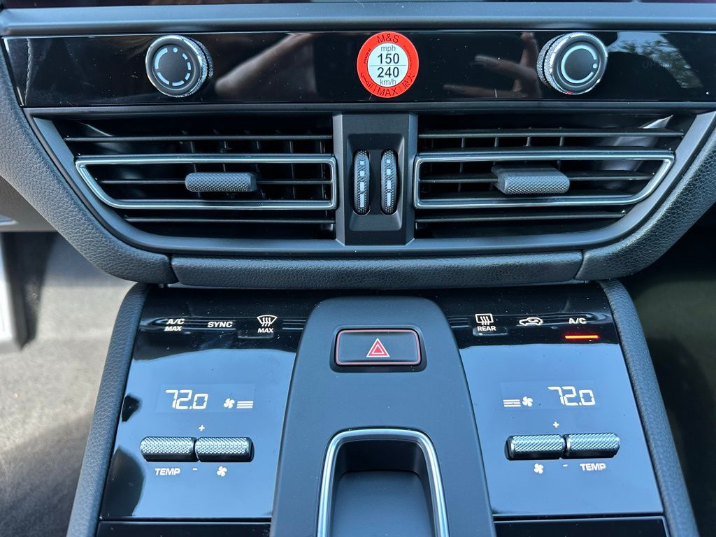 Thumbnail: 2026 Porsche Macan - 25