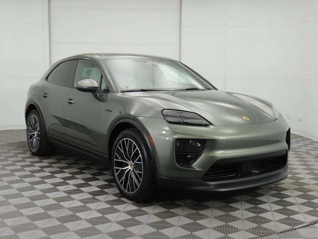 2024 Porsche Macan T 9
