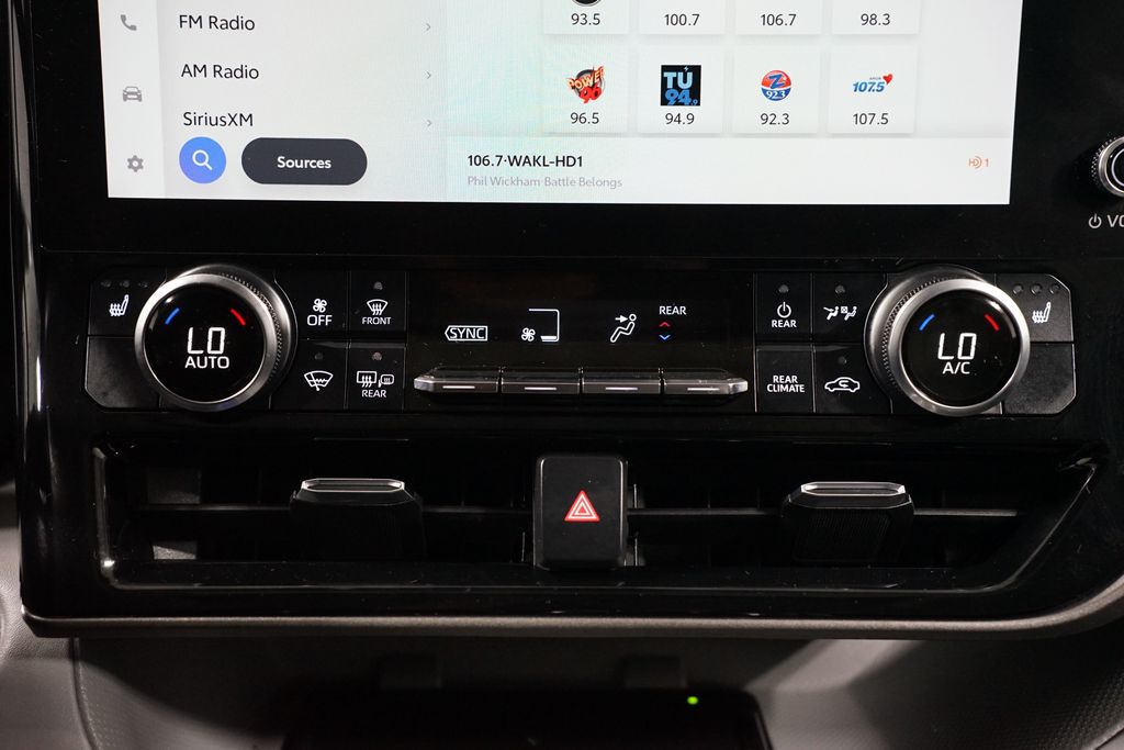 Thumbnail: 2023 Toyota Highlander - 20