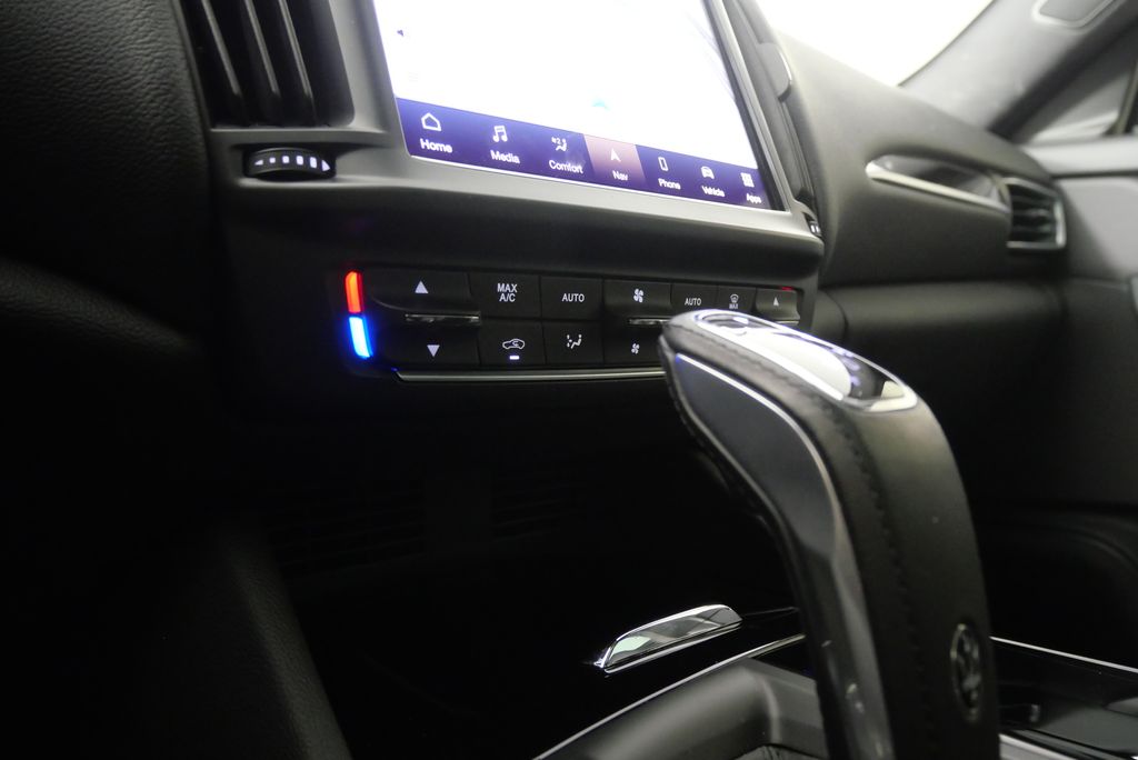 2021 Maserati Levante Base 24