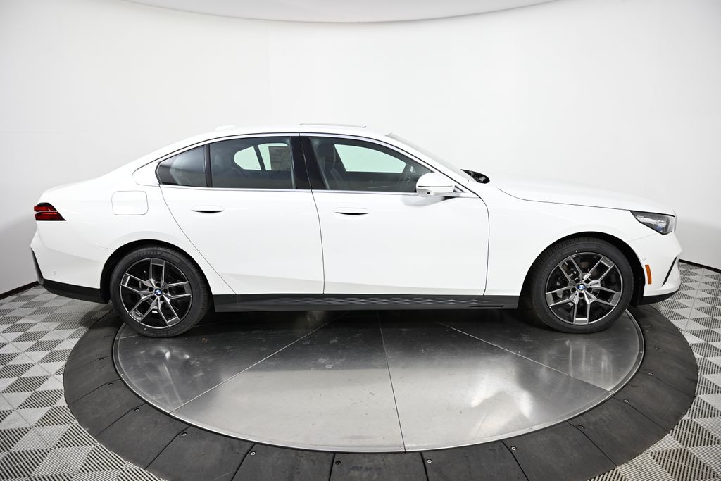 Thumbnail: 2026 BMW 5 Series - 6