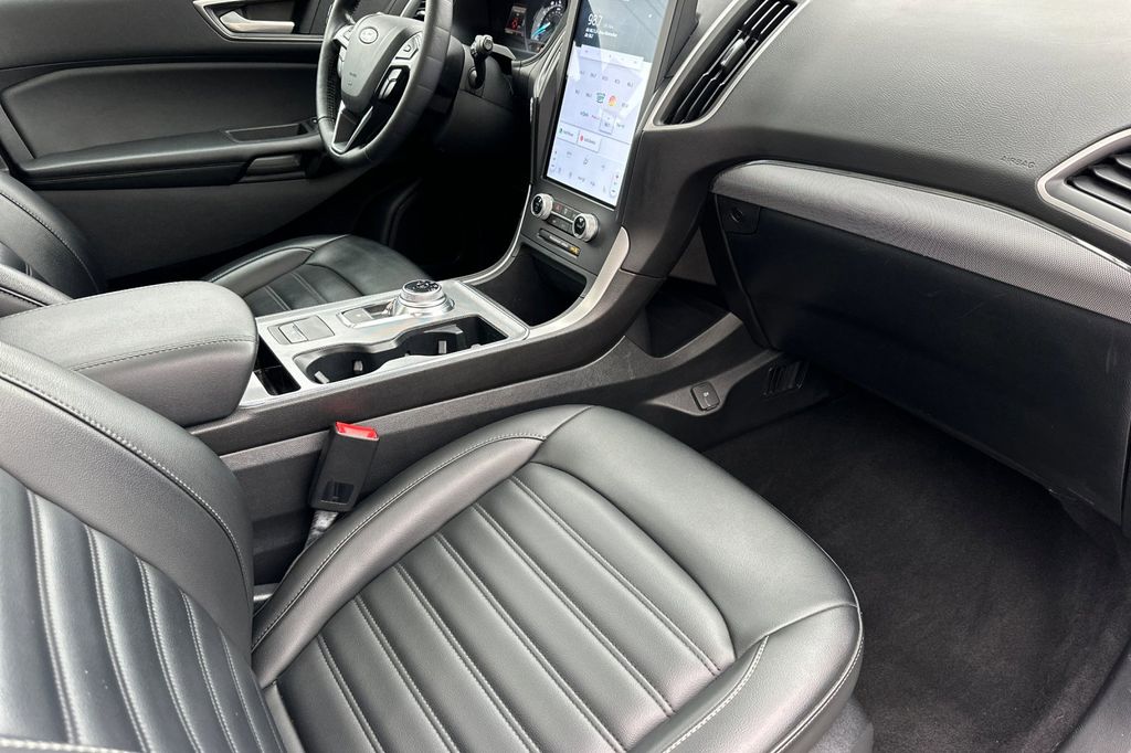 2022 Ford Edge SEL photo