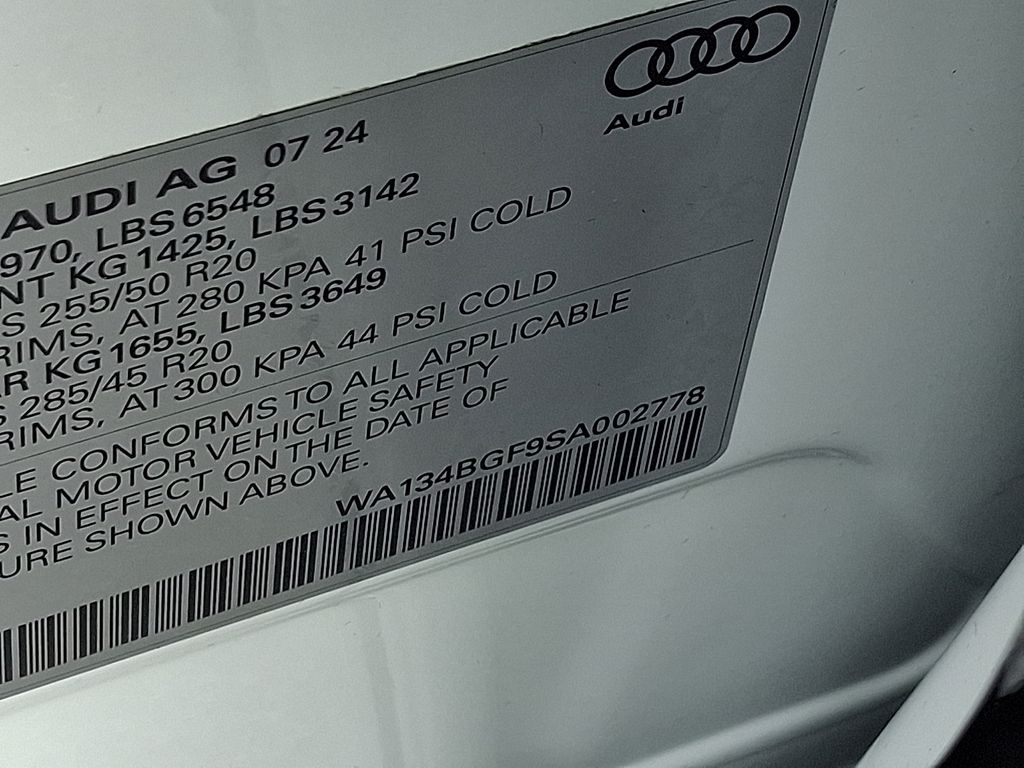 Thumbnail: 2025 Audi Q6 e-tron - 25